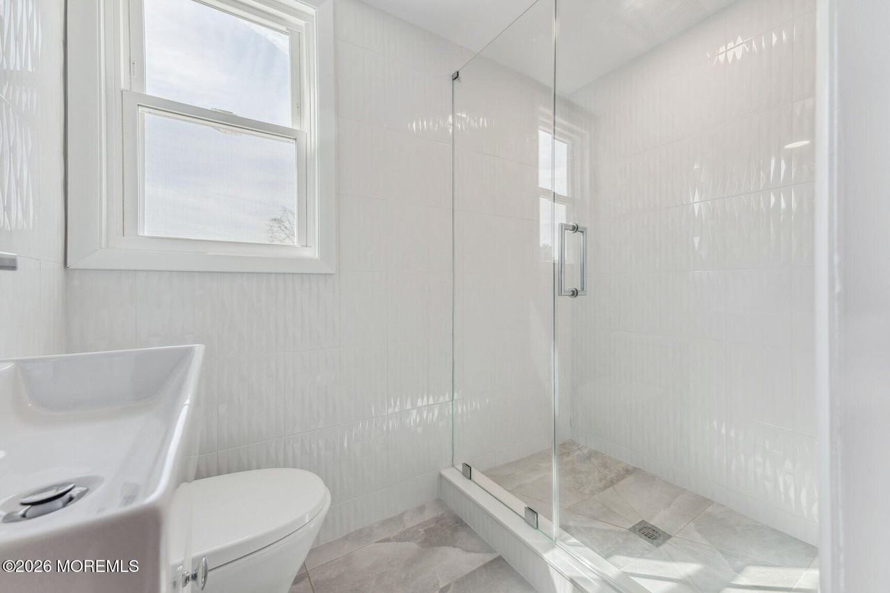 358 Beecroft Pl - Photo 4 of 6