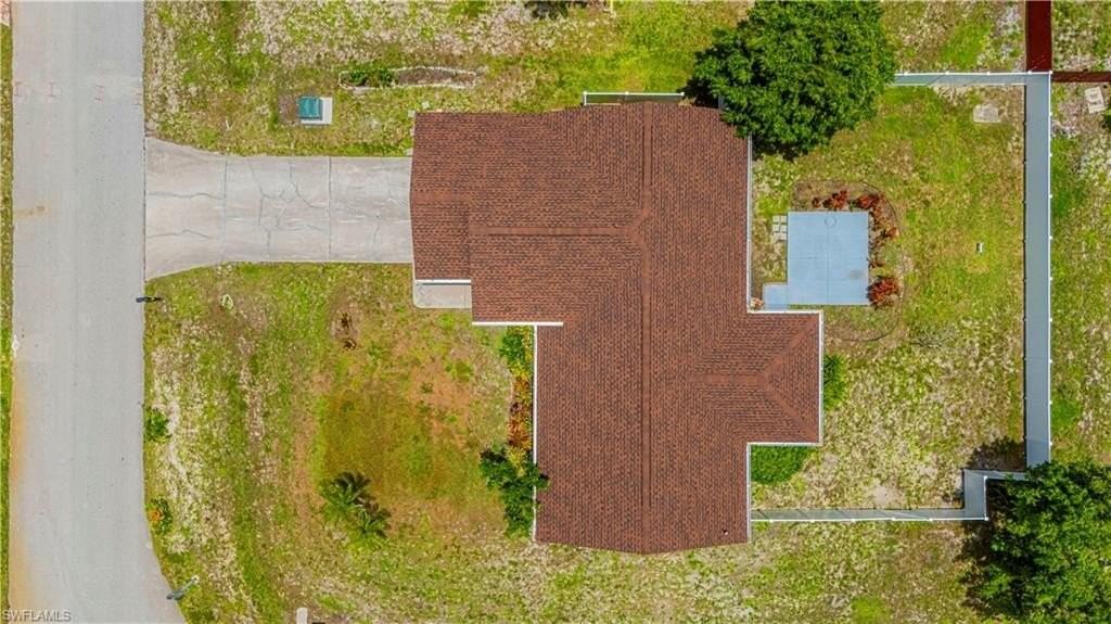 9084 Caloosa Rd - Photo 3 of 32