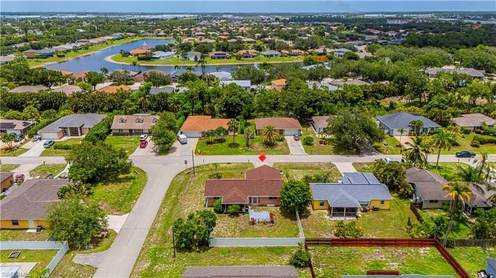 9084 Caloosa Rd - Photo 4 of 32