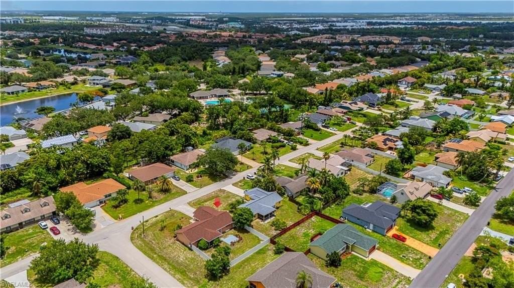 9084 Caloosa Rd - Photo 5 of 32