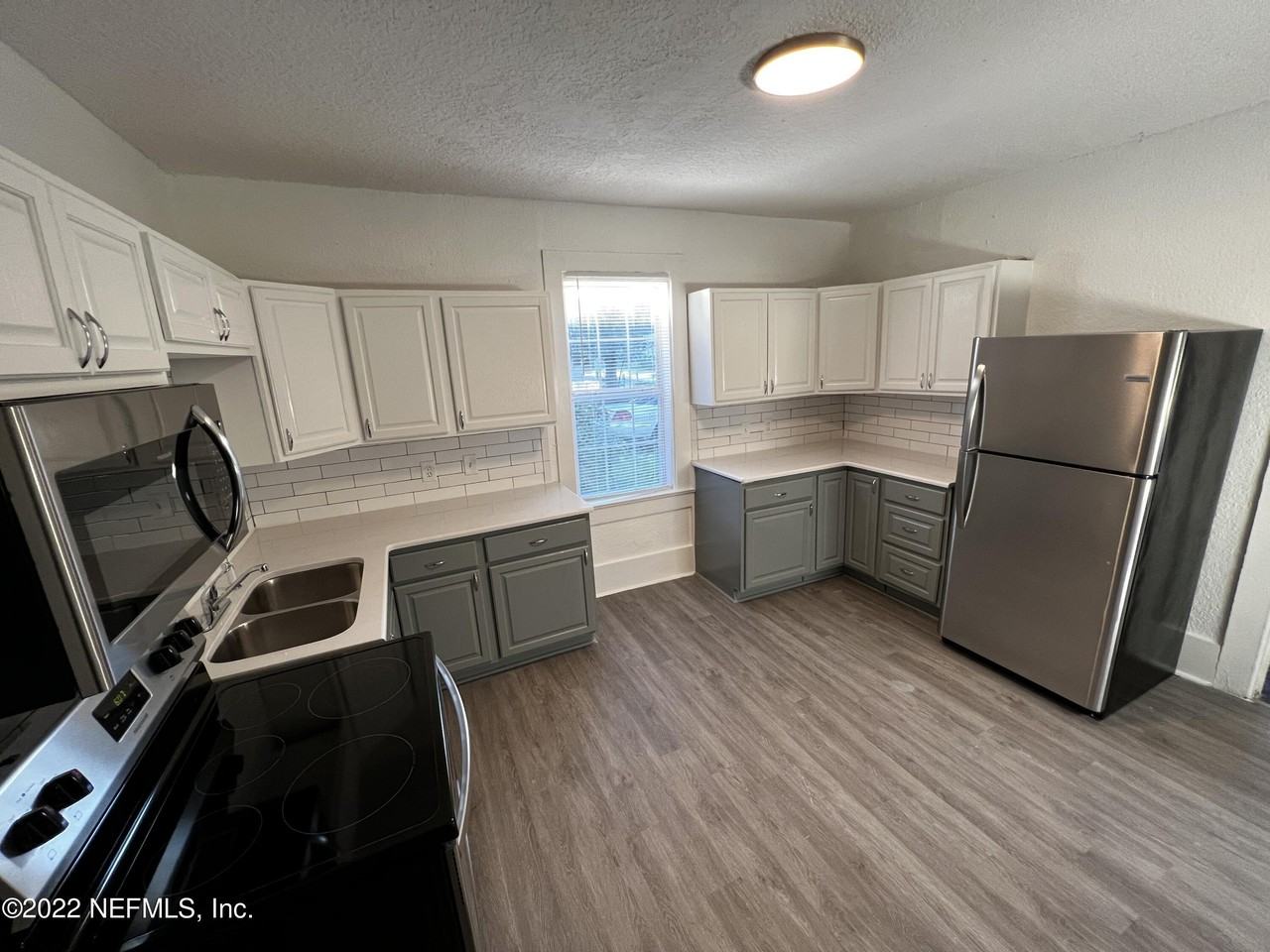 1456 E 16th St - Photo 4 of 18