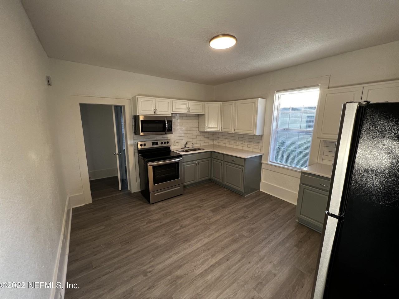 1456 E 16th St - Photo 5 of 18