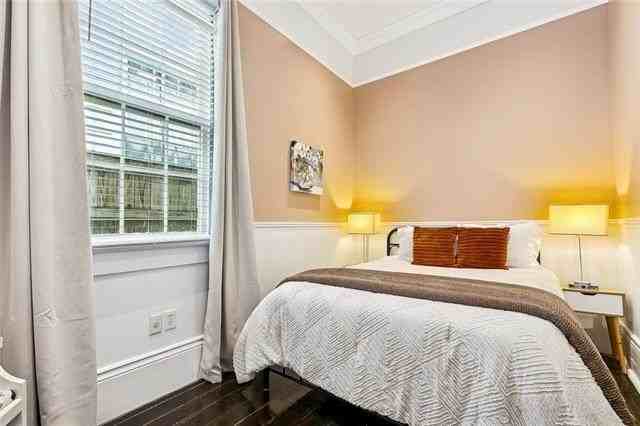 1438 Marais St - Photo 7 of 11