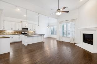 596 Deverson Dr - Photo 1 of 1