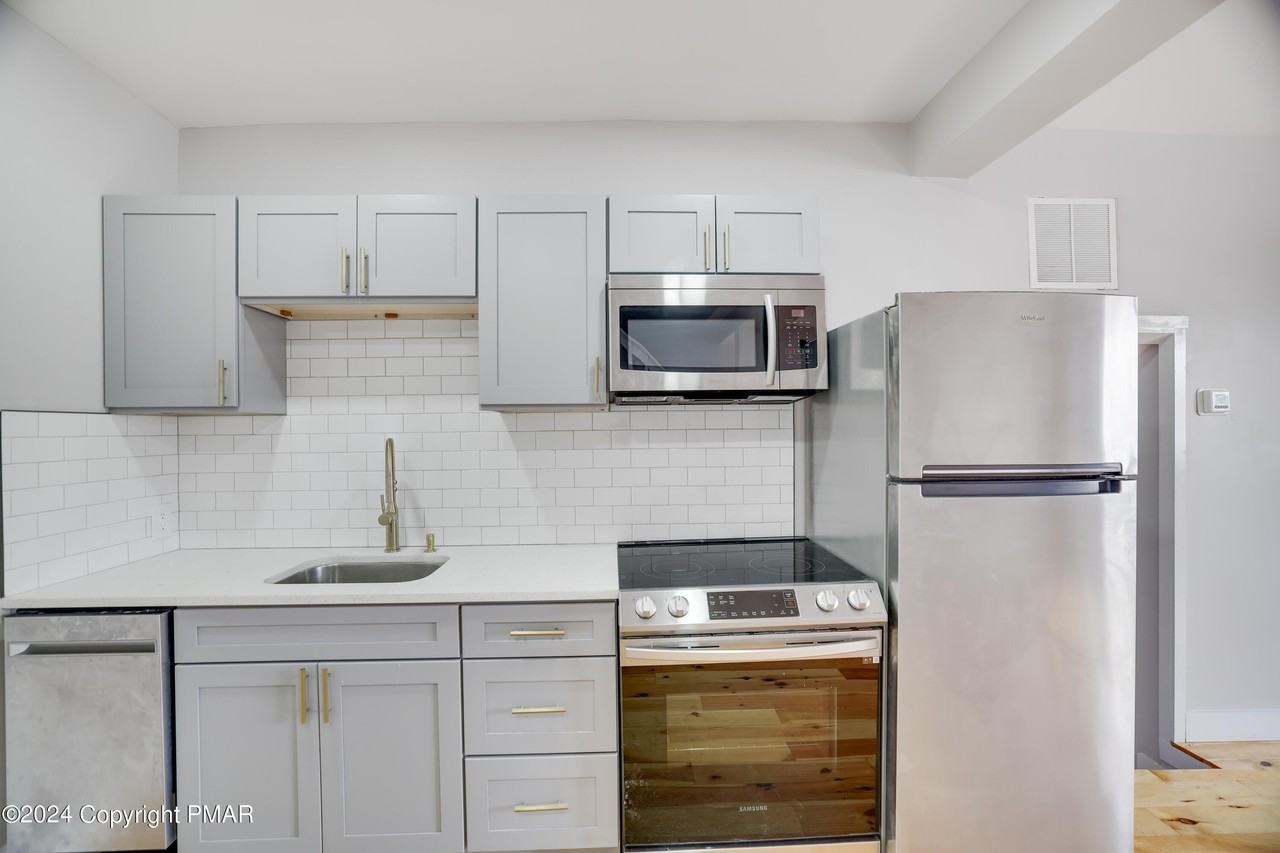 316 Main St #1 - Photo 3 of 19