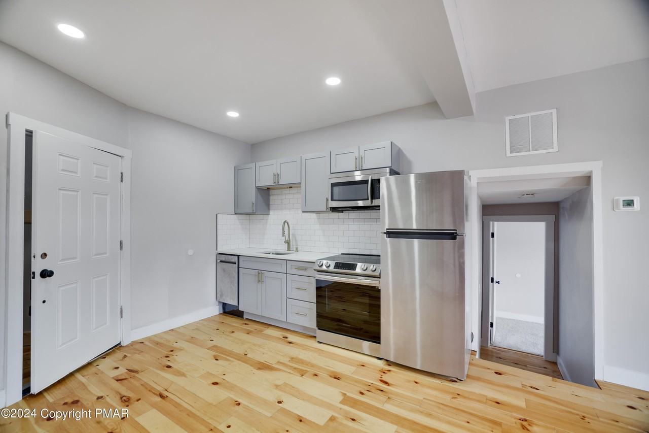 316 Main St #1 - Photo 4 of 19