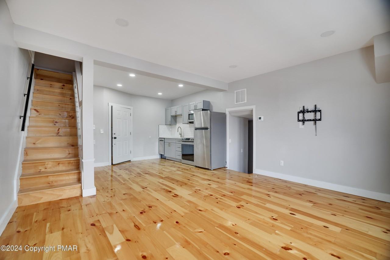 316 Main St #1 - Photo 6 of 19