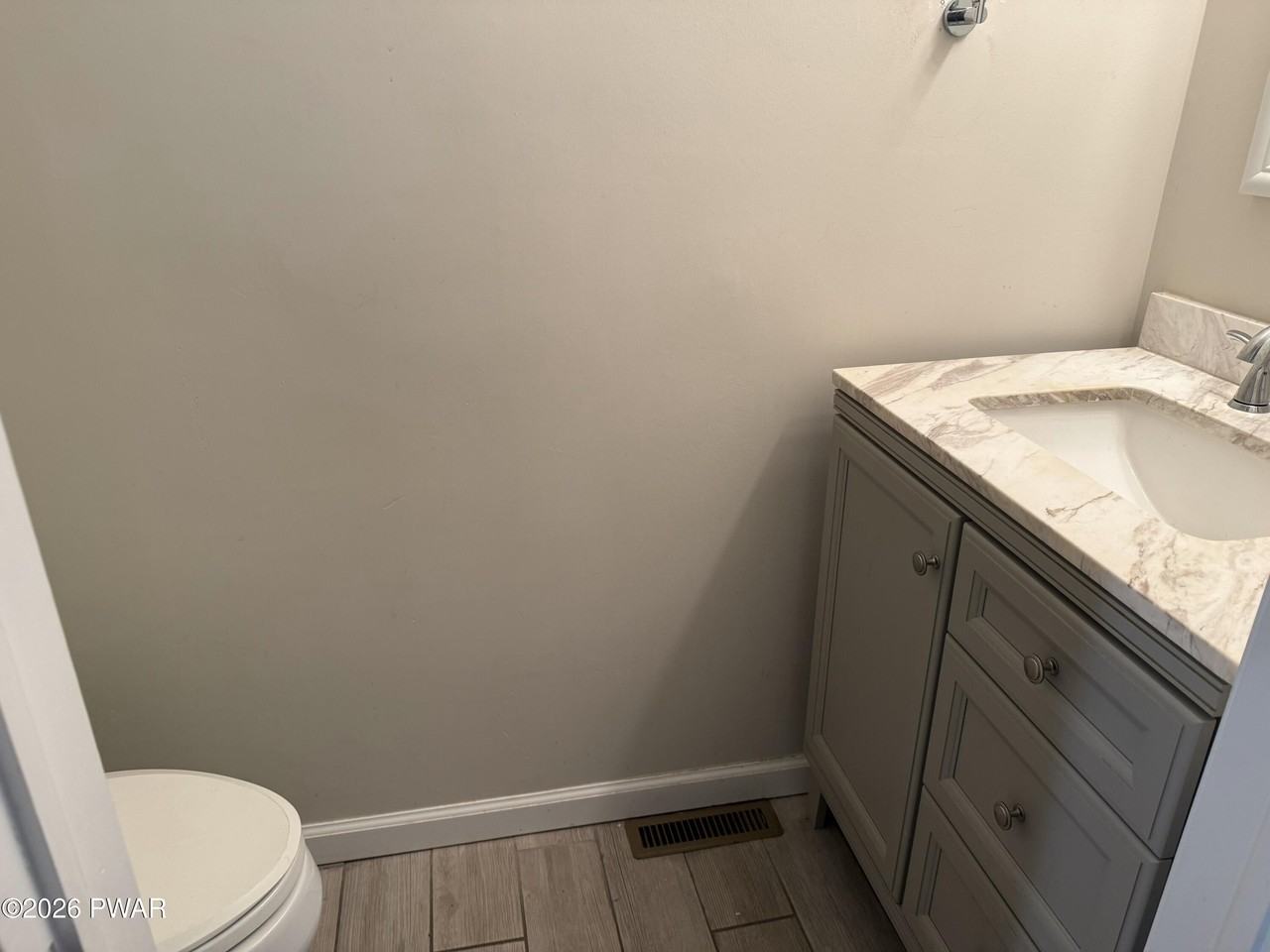 4024 Rivercrest Ct - Photo 5 of 17