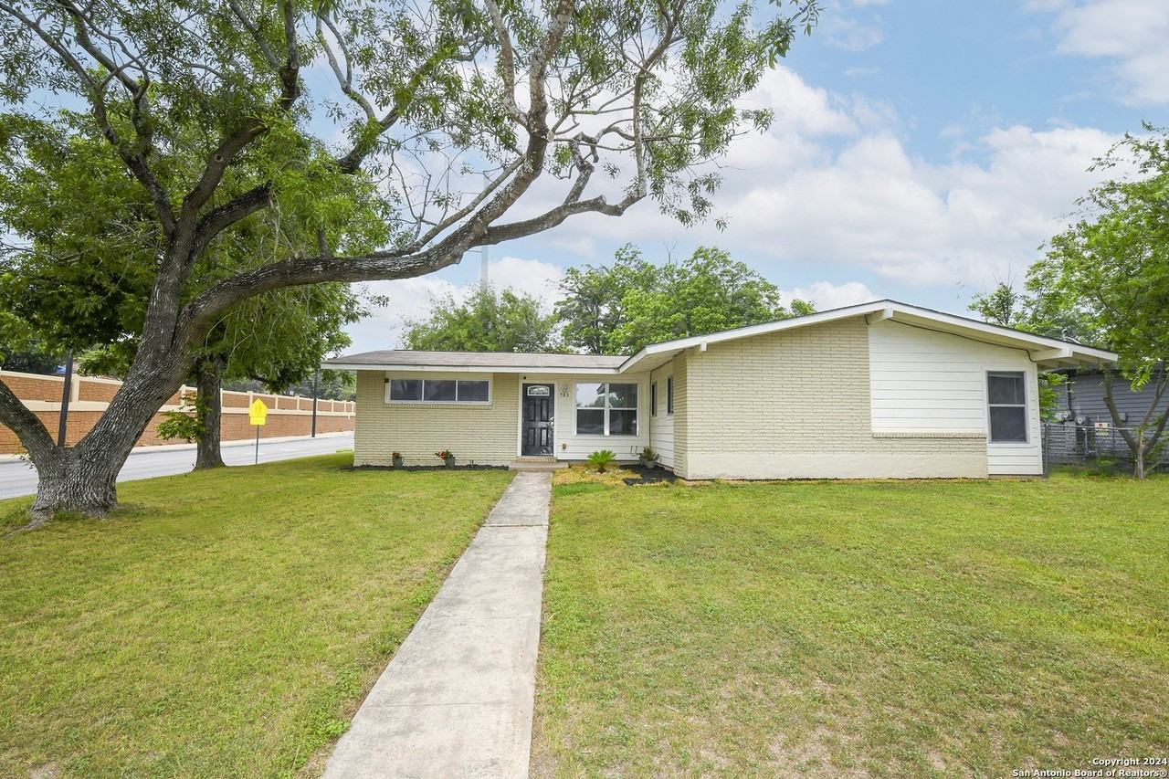 783 Clearview Dr - Photo 2 of 29