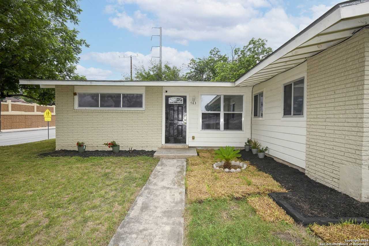 783 Clearview Dr - Photo 4 of 29