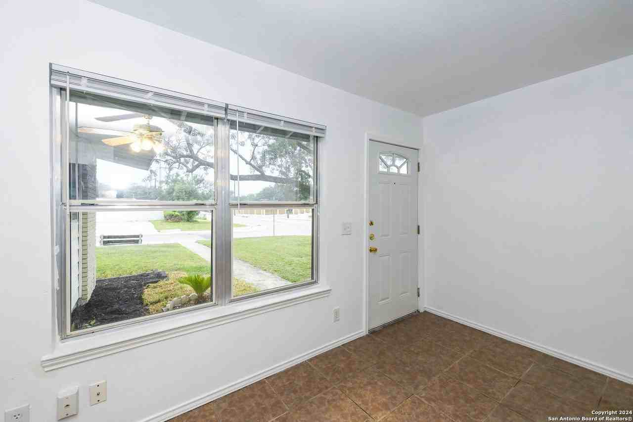 783 Clearview Dr - Photo 5 of 29