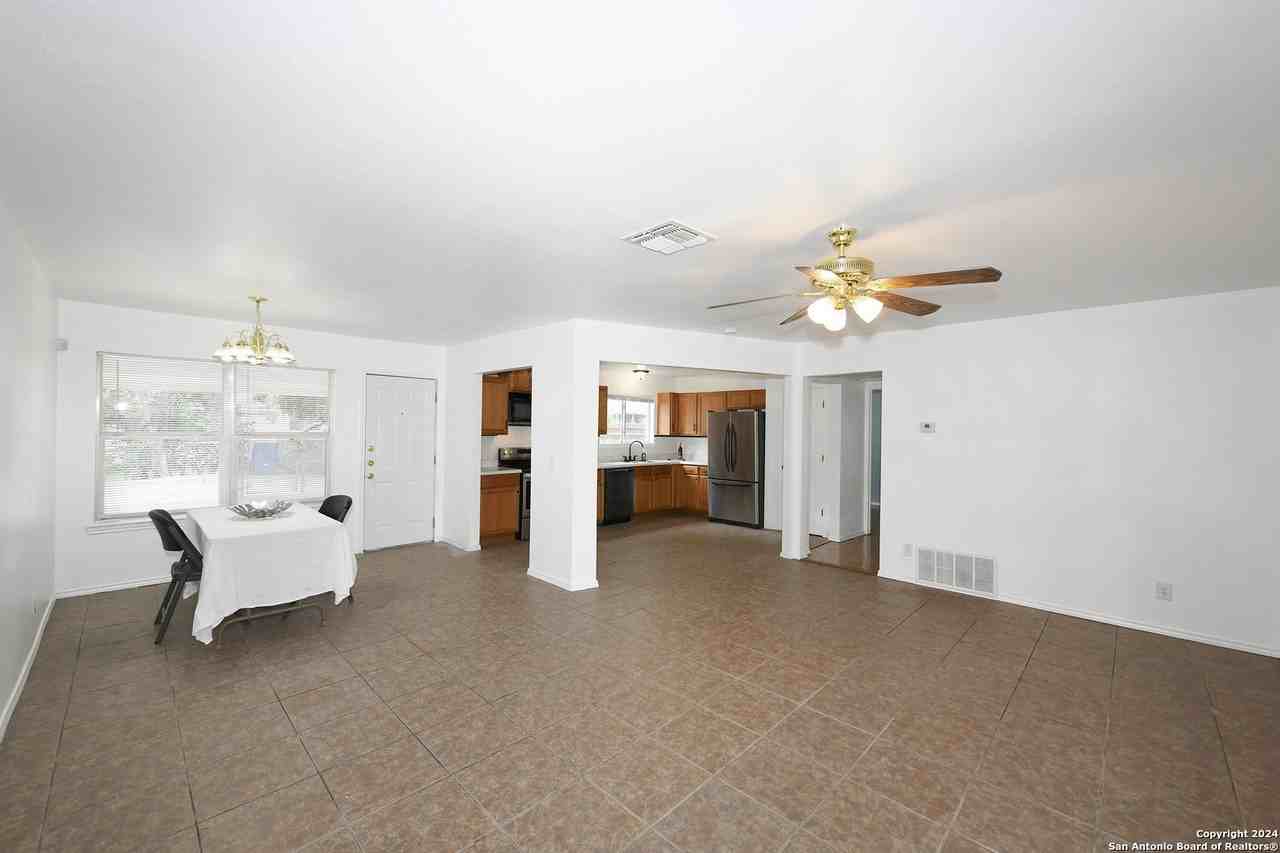 783 Clearview Dr - Photo 6 of 29