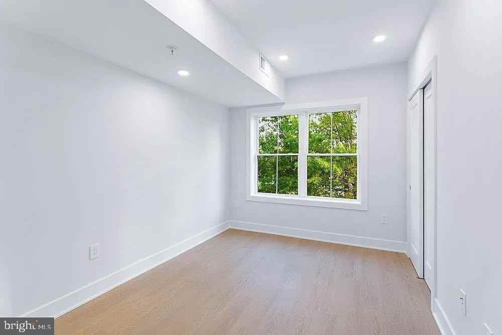 1109 Fern St Nw #301 - Photo 3 of 11
