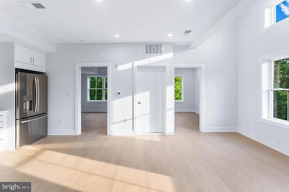 1109 Fern St Nw #301 - Photo 6 of 11
