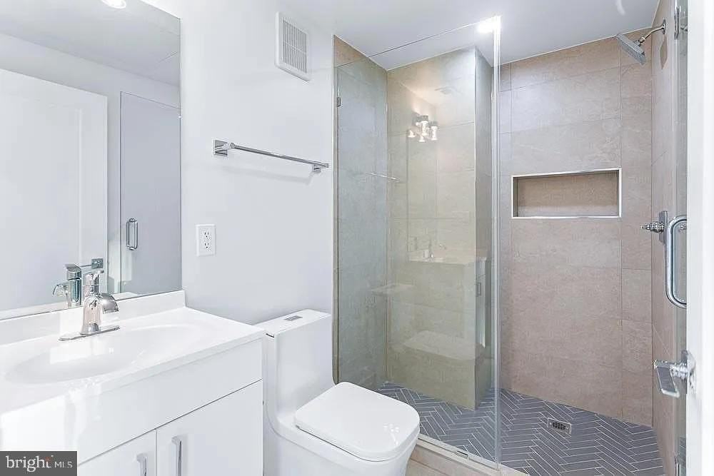 1109 Fern St Nw #301 - Photo 7 of 11