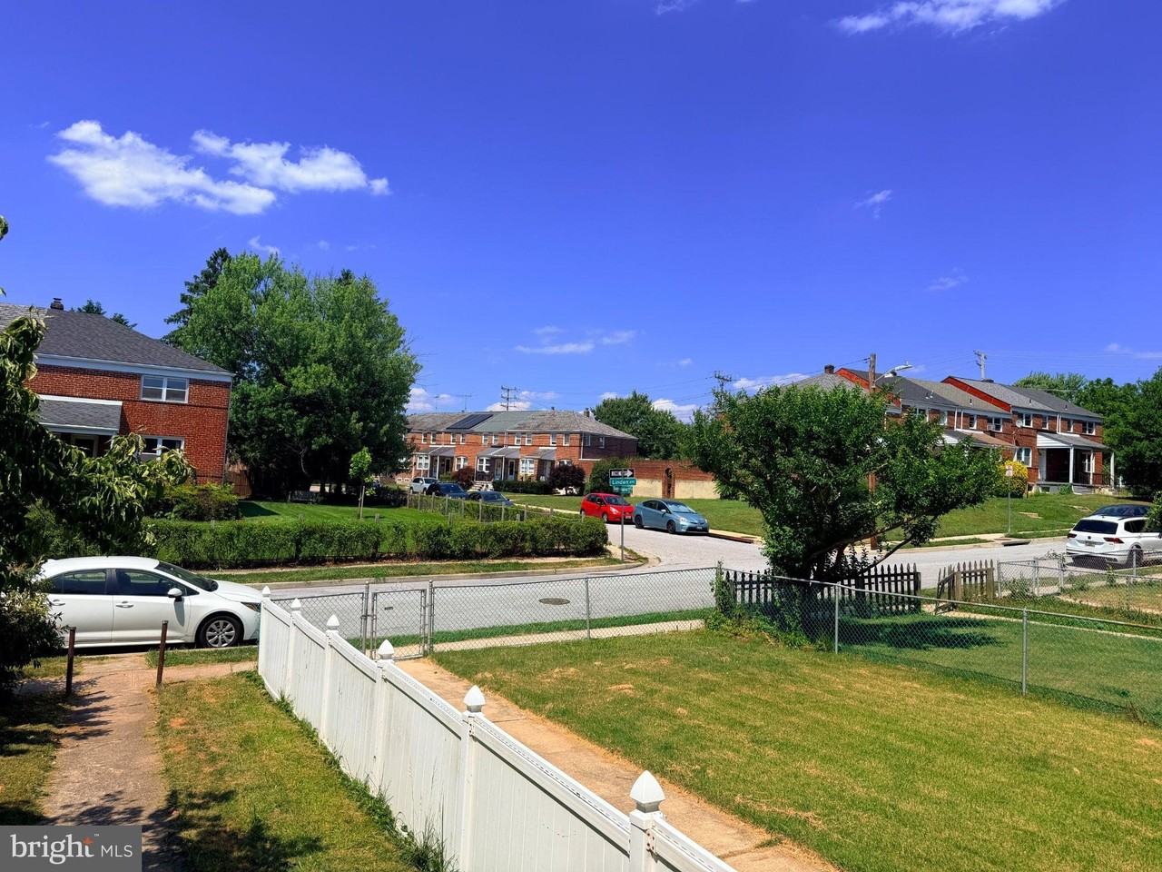 237 Linden Ave - Photo 3 of 24