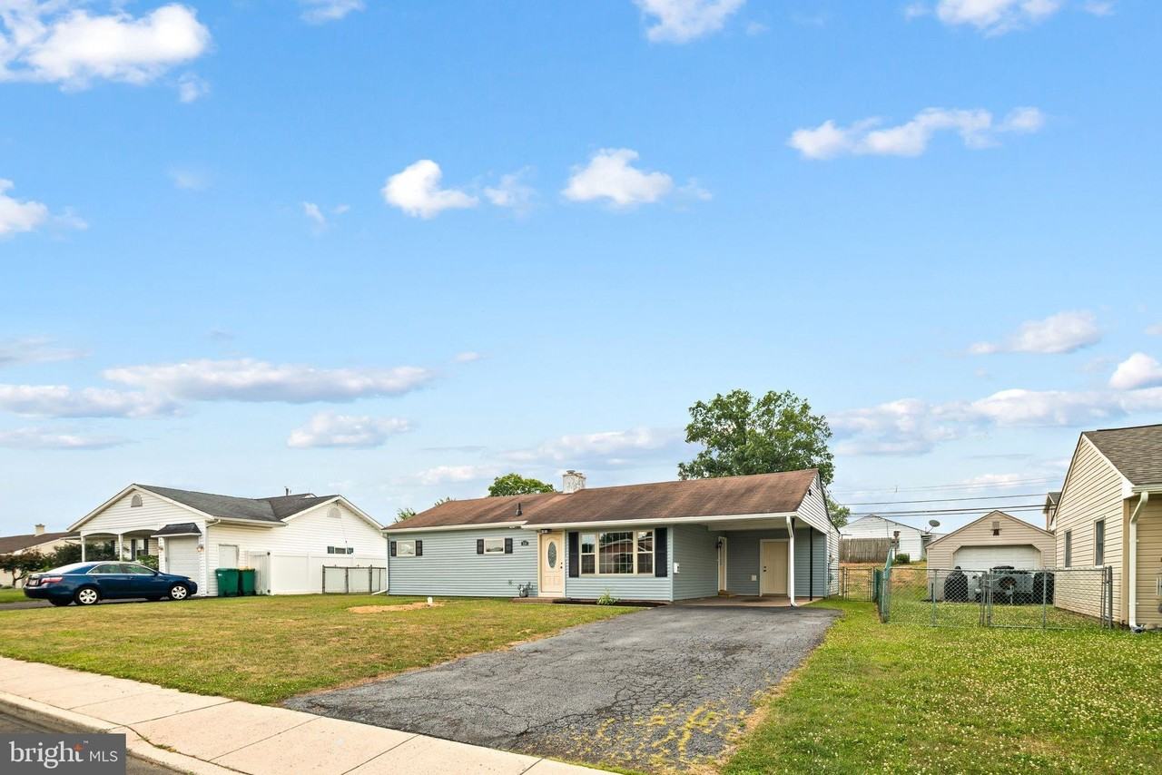 224 Suffolk Rd - Photo 2 of 23
