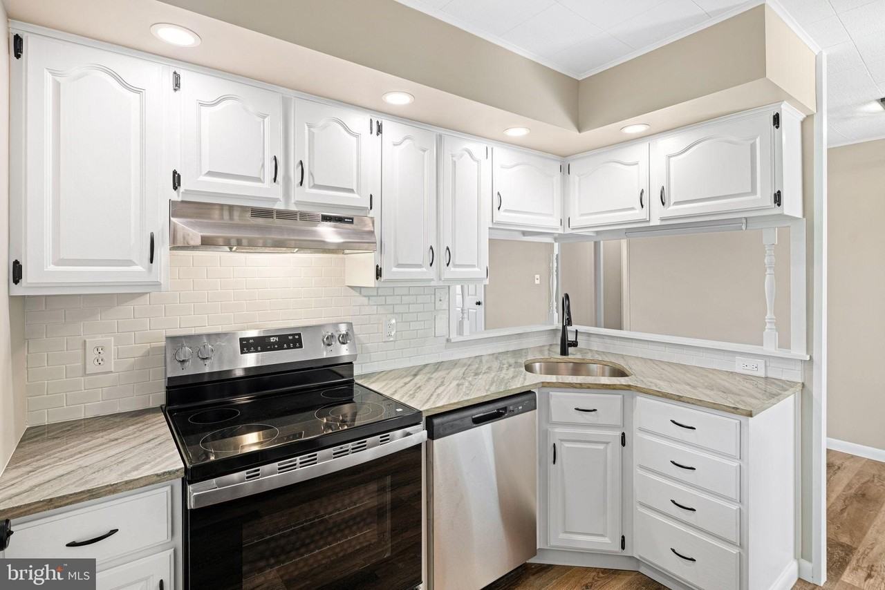 224 Suffolk Rd - Photo 5 of 23
