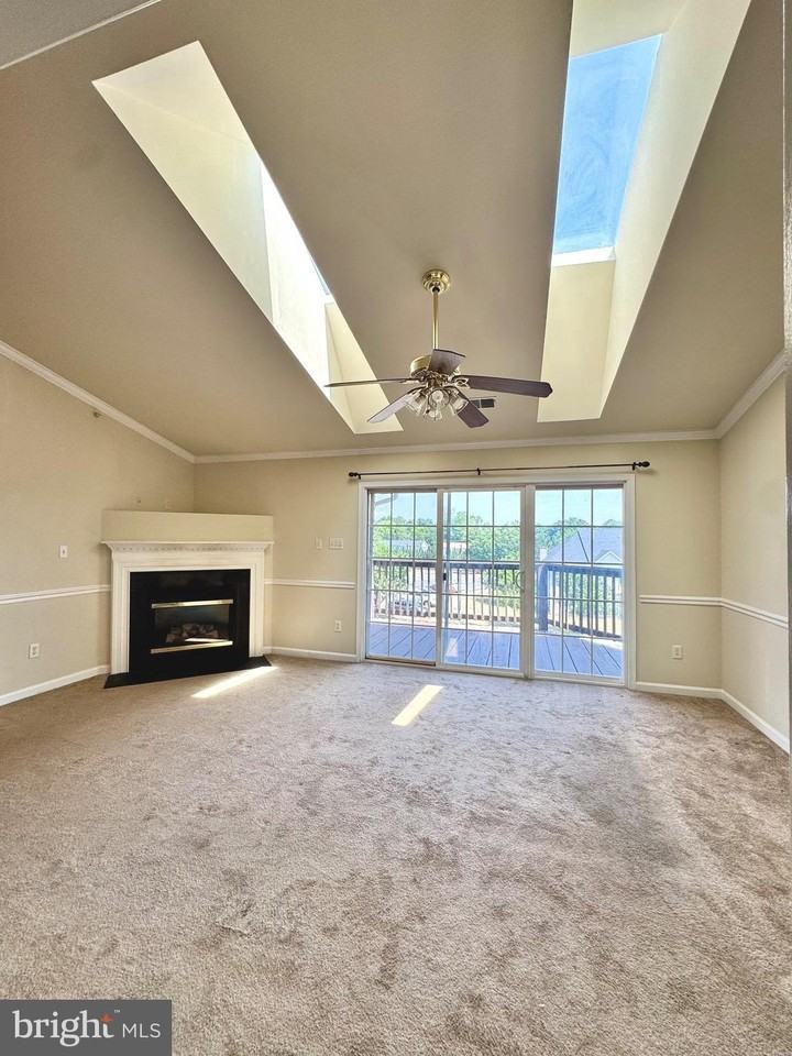 152 Brookland Ct Apt 10 #10 - Photo 2 of 22