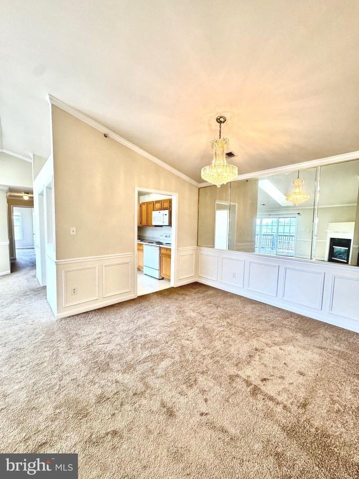 152 Brookland Ct Apt 10 #10 - Photo 4 of 22