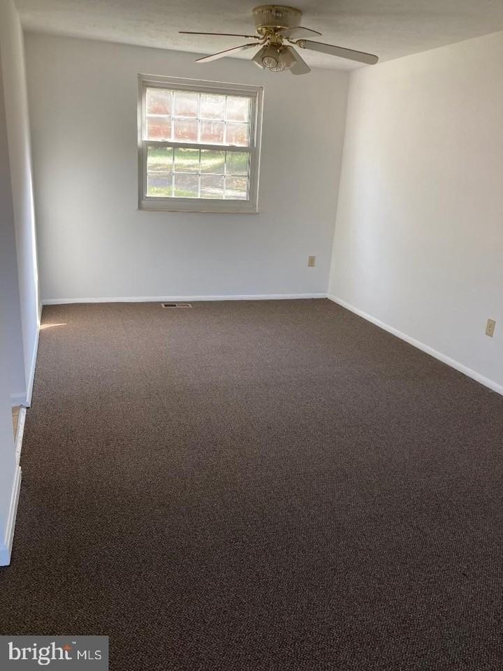 4326 Rolling Stone Way - Photo 5 of 13