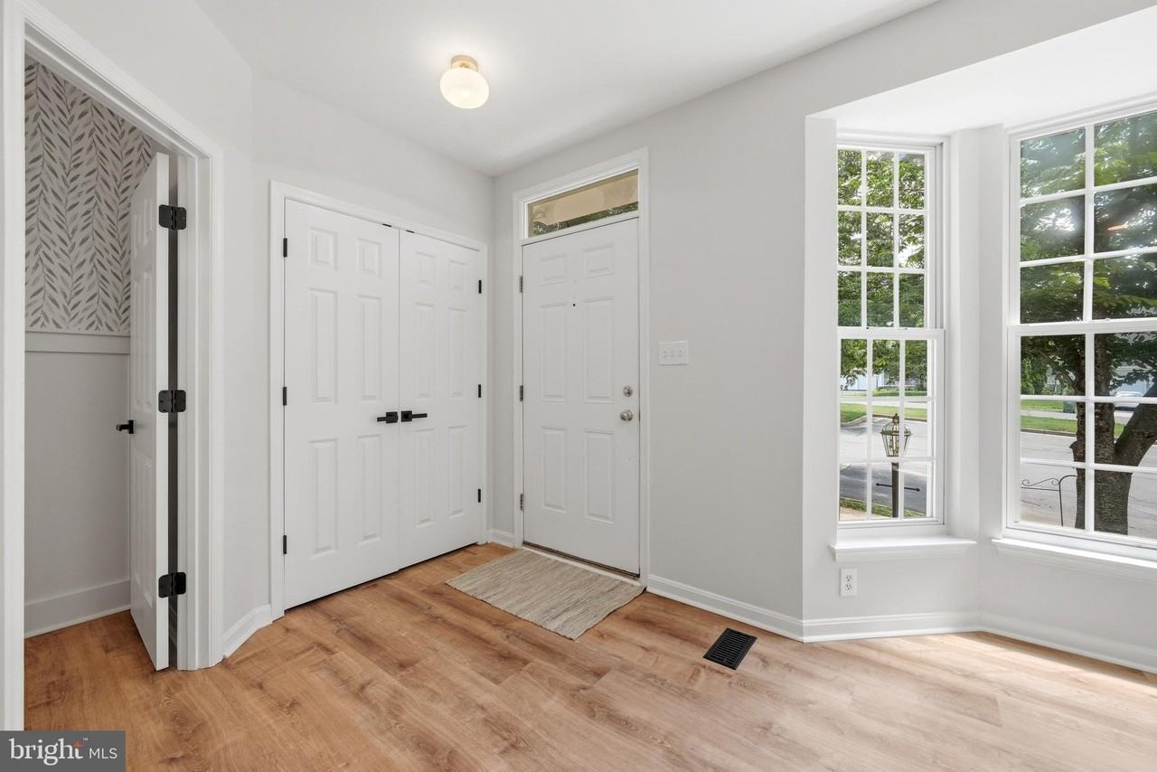 8972 Benchmark Ln - Photo 3 of 44