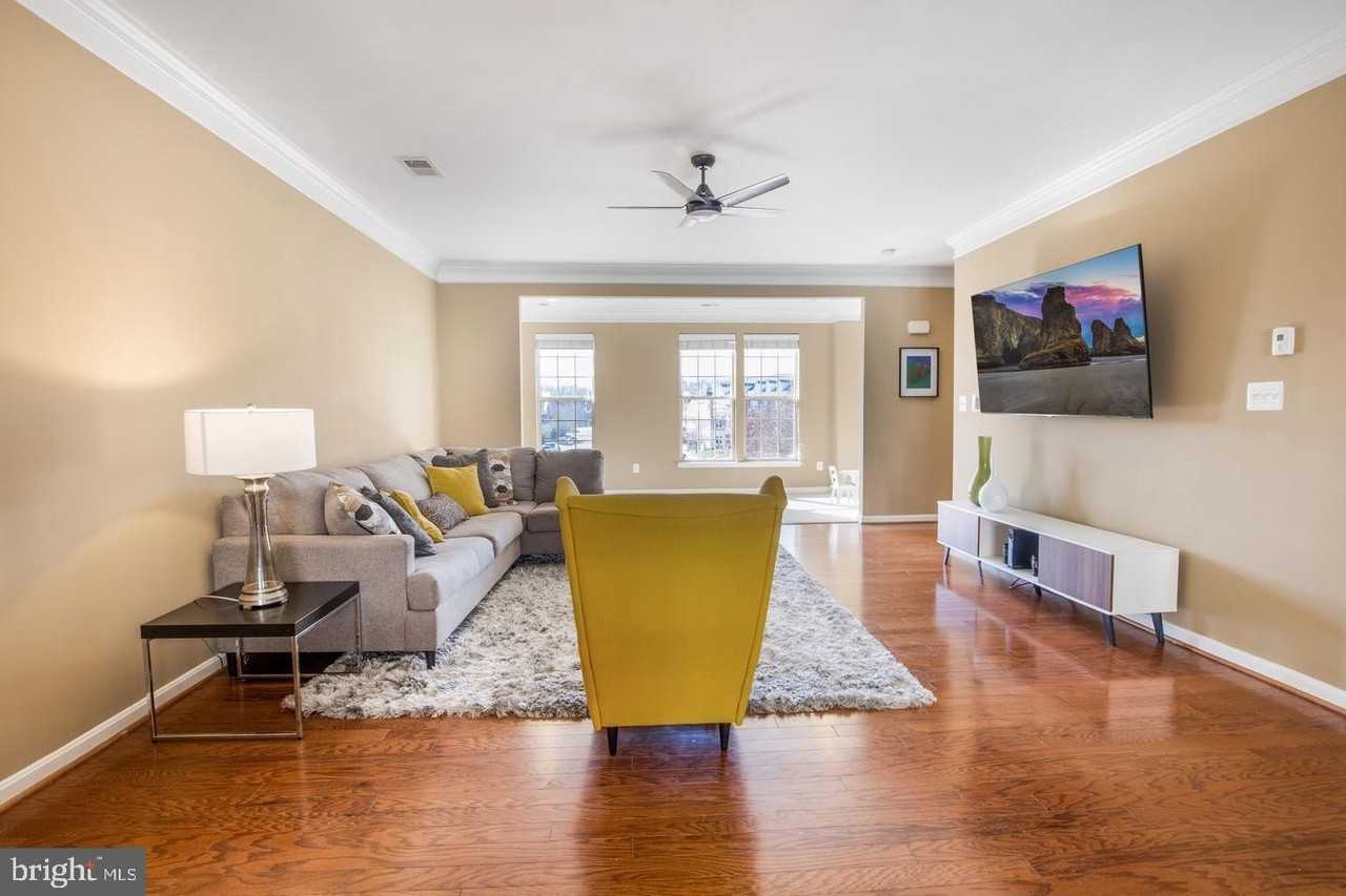 7969 Crescent Park Dr - Photo 3 of 10