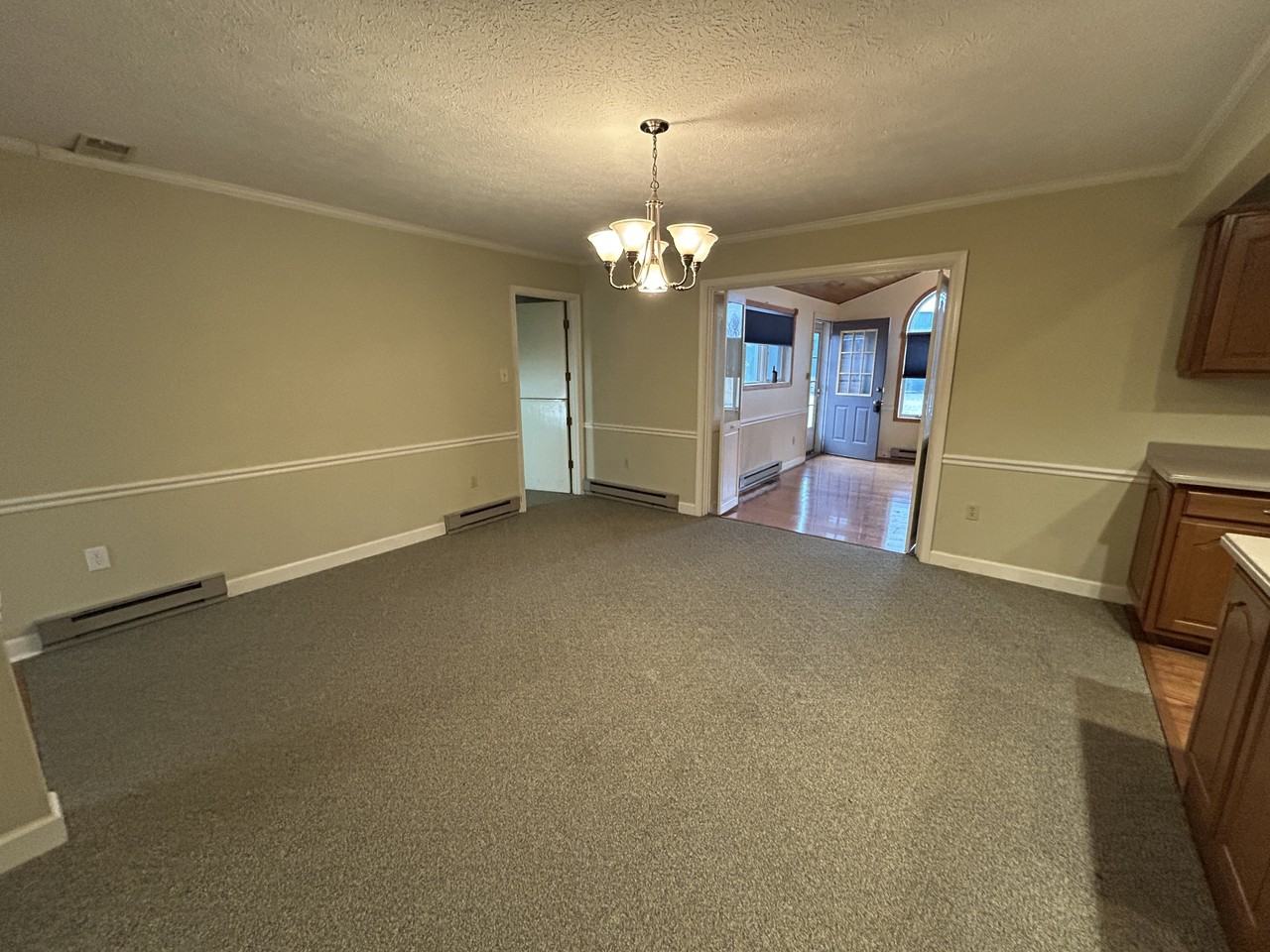 8509 Winchester Ave - Photo 4 of 20