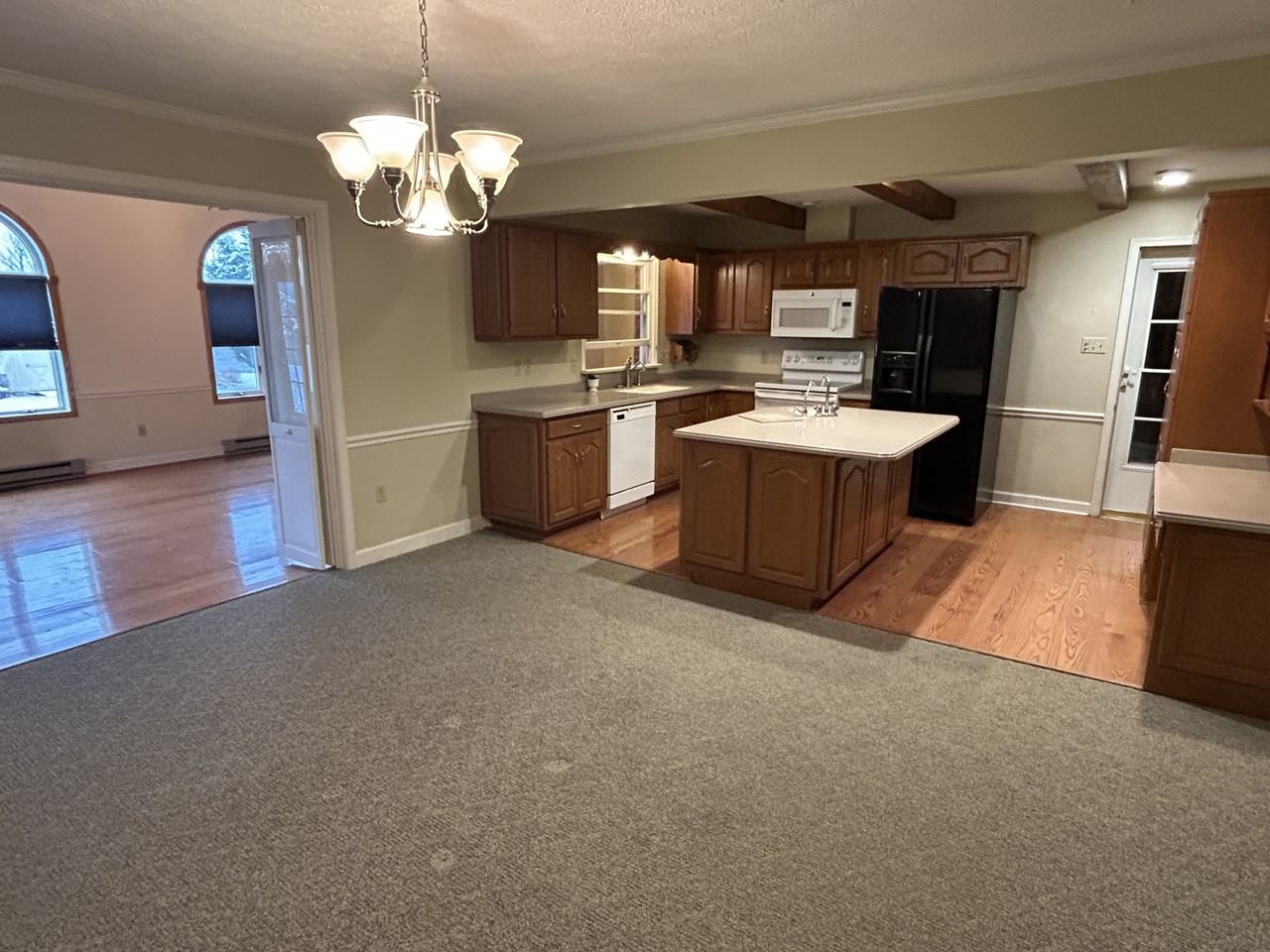 8509 Winchester Ave - Photo 5 of 20