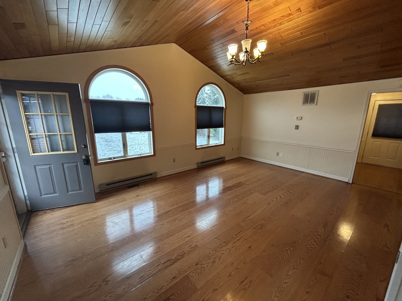 8509 Winchester Ave - Photo 7 of 20