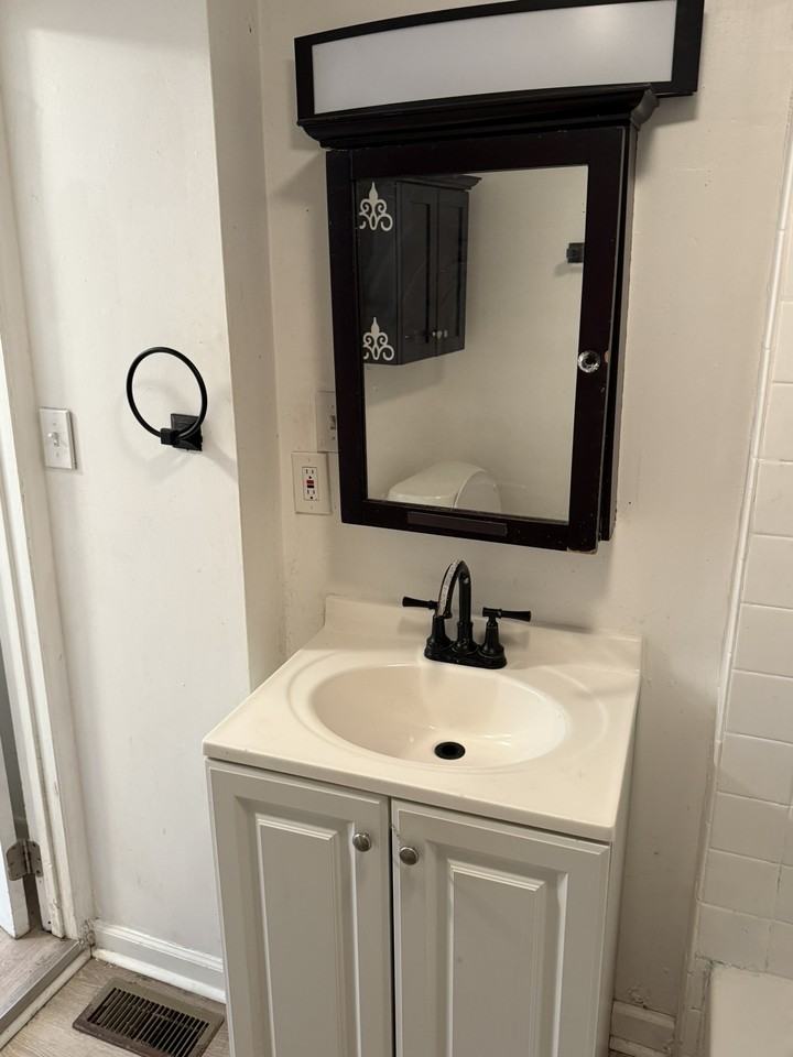 615 W 2nd Ave #1 - Photo 7 of 9