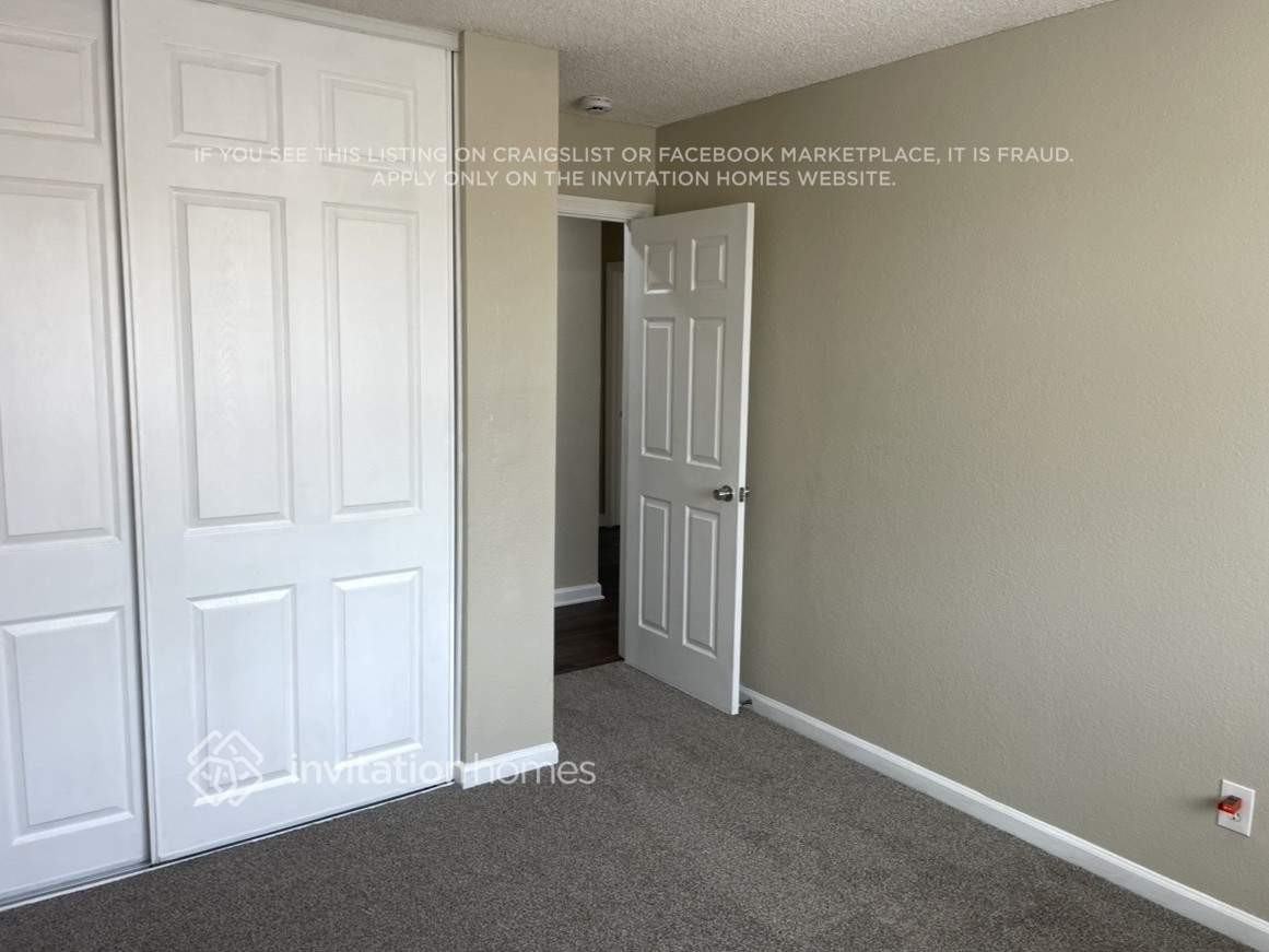 985 Johnston St - Photo 6 of 10