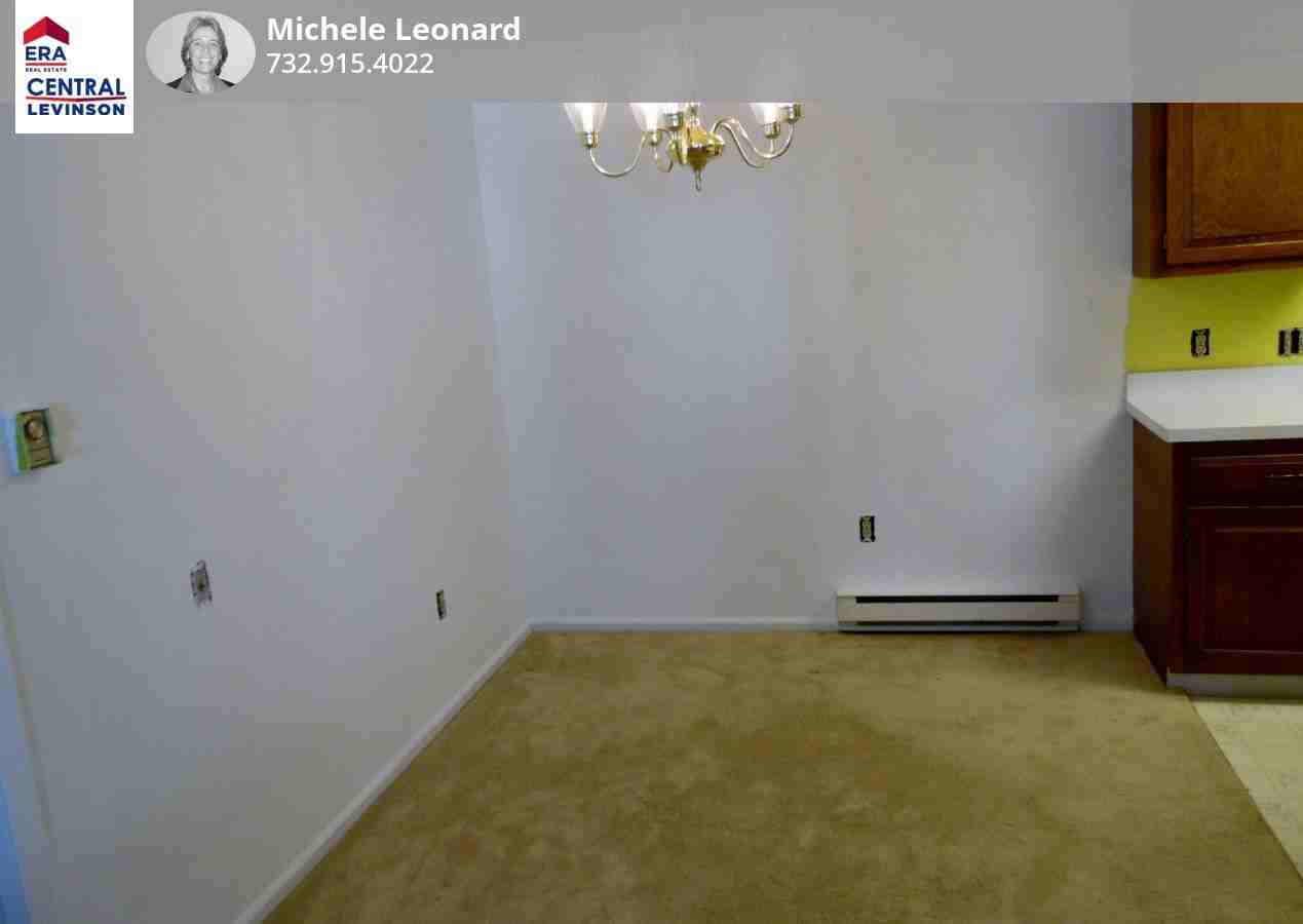 313 Sharon Way - Photo 3 of 11