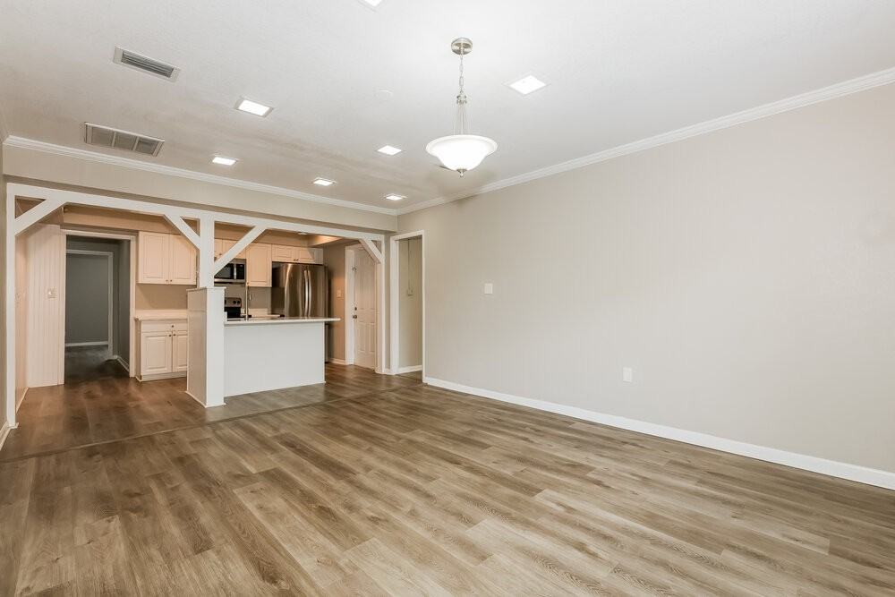 1033 Campbell Ave - Photo 6 of 16