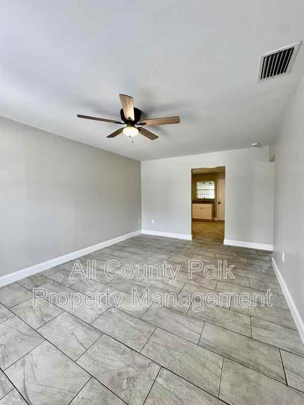1138 Sycamore St - Photo 2 of 15