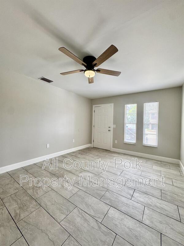 1138 Sycamore St - Photo 3 of 15
