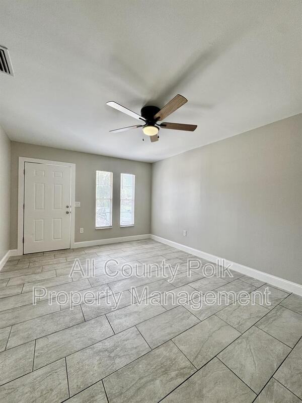 1138 Sycamore St - Photo 4 of 15