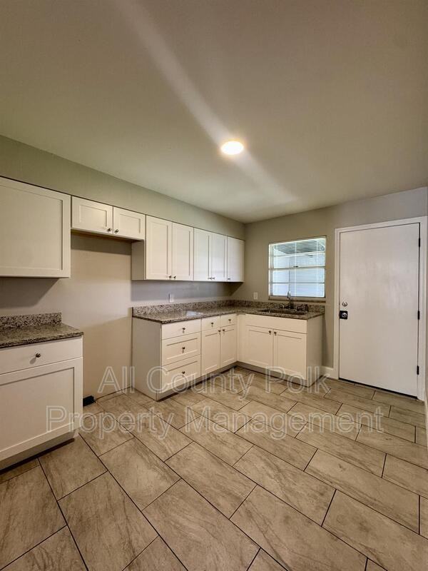 1138 Sycamore St - Photo 5 of 15