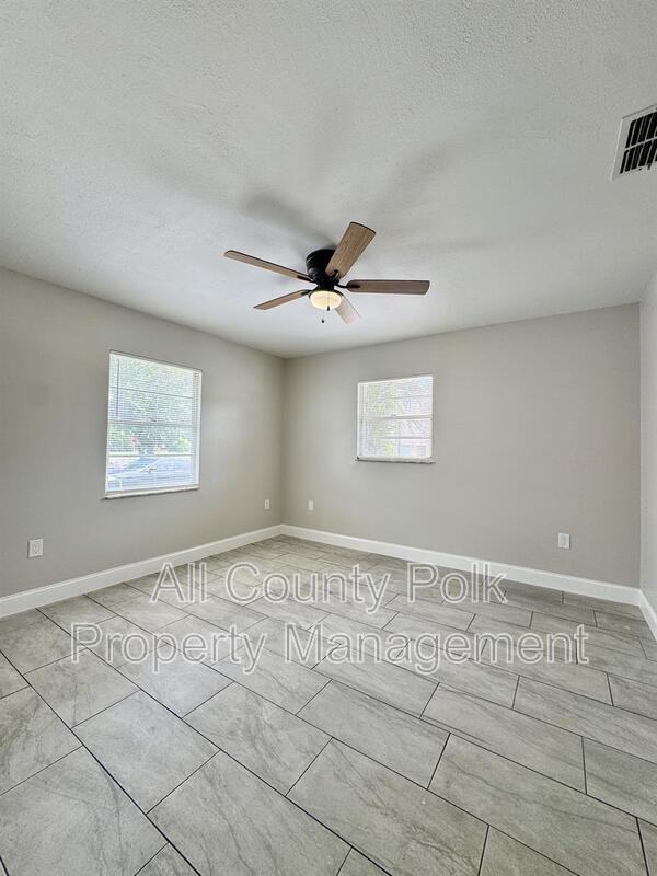 1138 Sycamore St - Photo 7 of 15