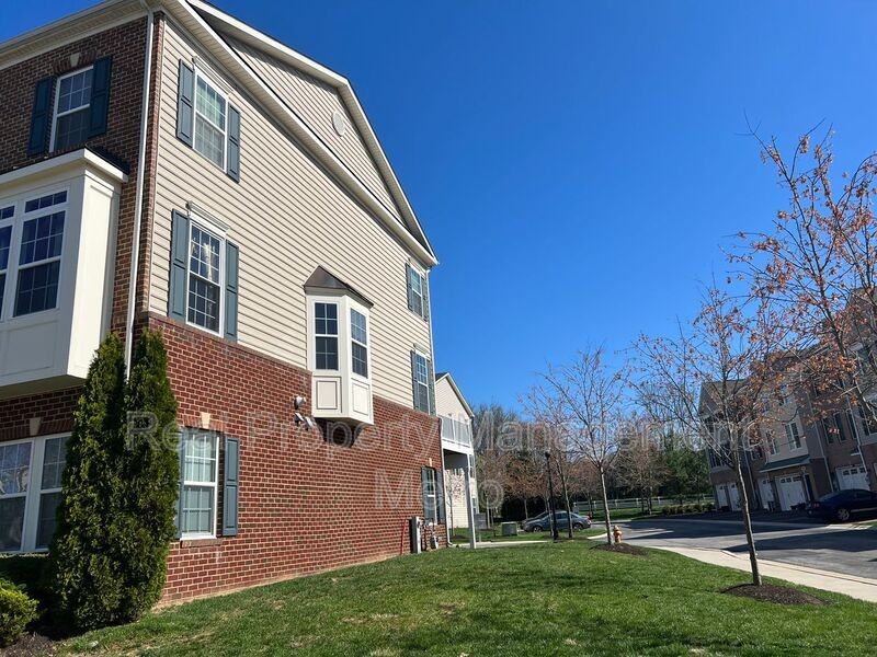 10519 Old Ellicott Cir - Photo 2 of 29