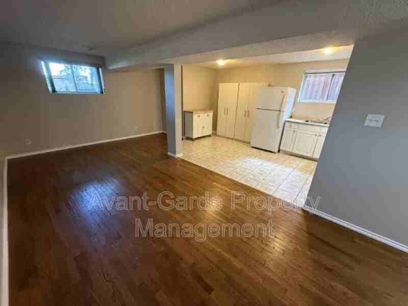 12208 77 St Nw - Photo 2 of 18