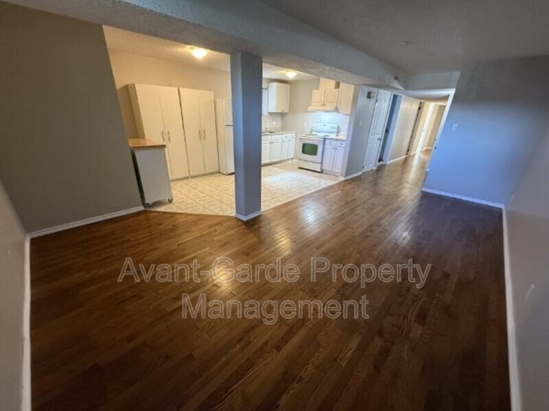 12208 77 St Nw - Photo 4 of 18