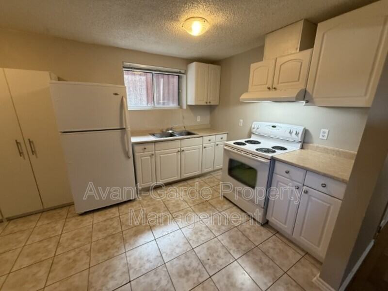 12208 77 St Nw - Photo 6 of 18