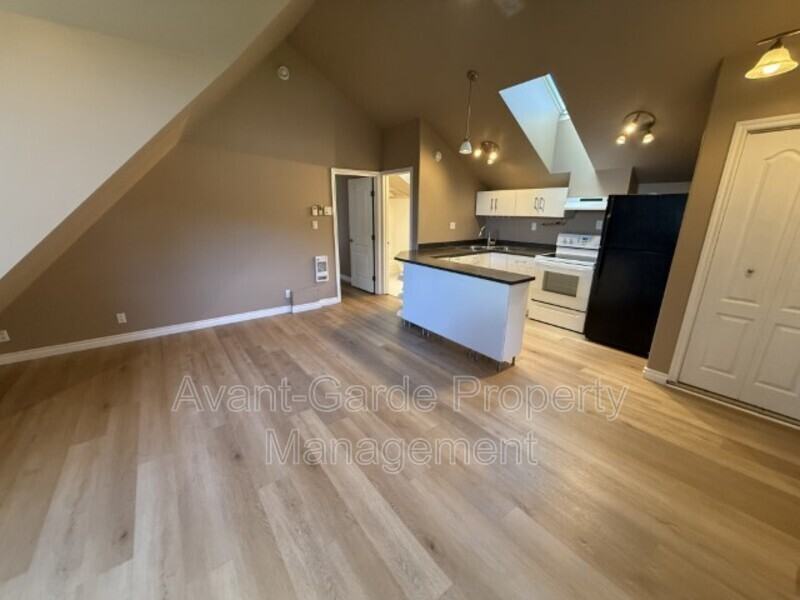 9116 94 Ave Nw - Photo 3 of 18
