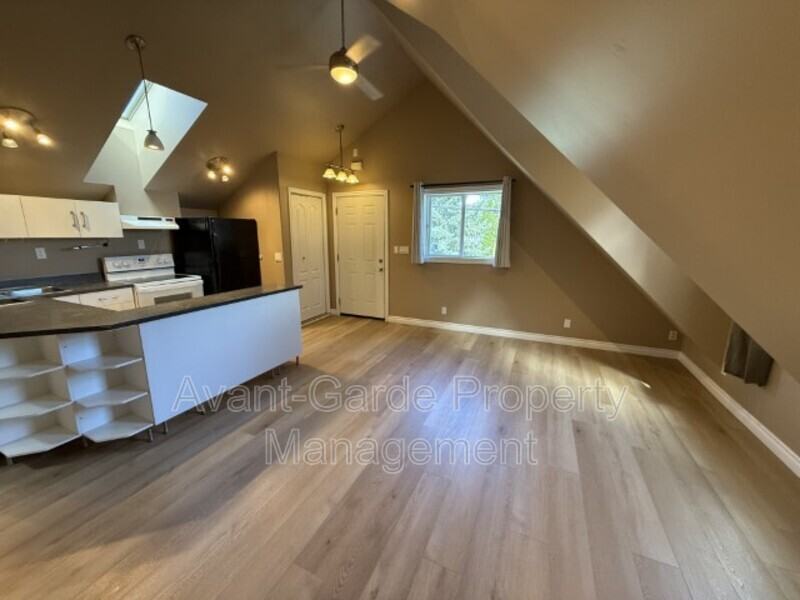9116 94 Ave Nw - Photo 4 of 18