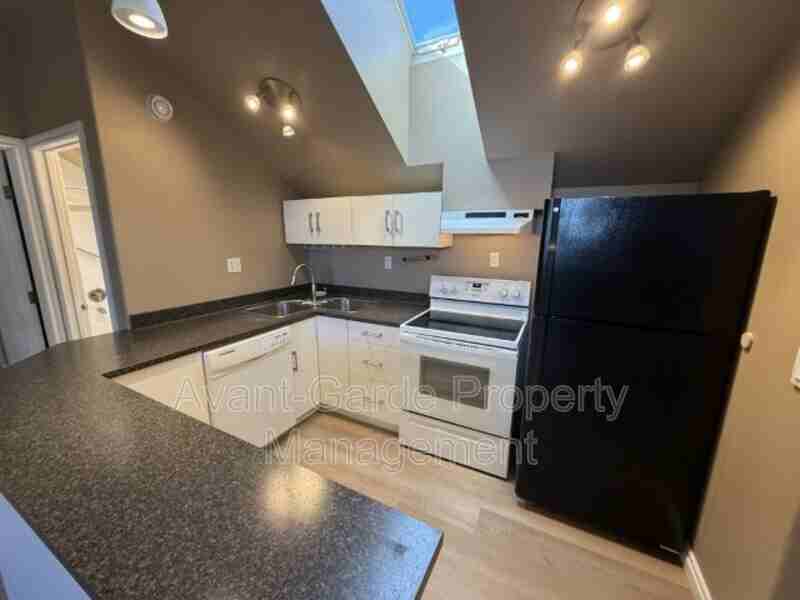 9116 94 Ave Nw - Photo 6 of 18