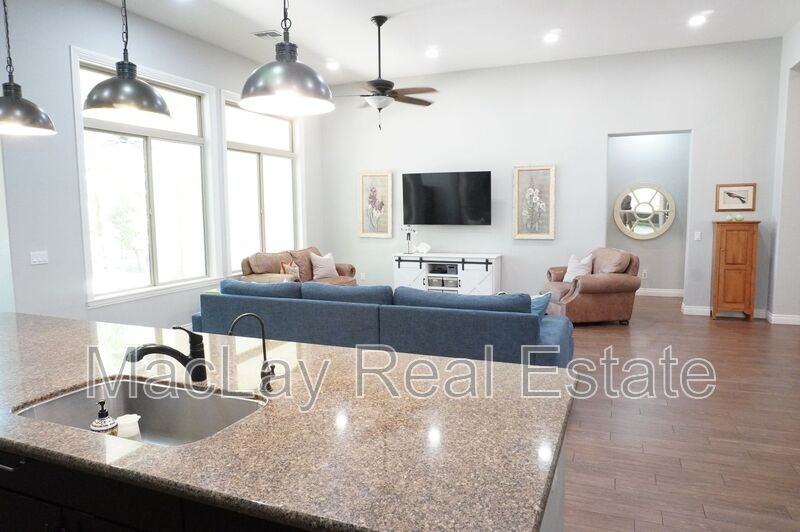 2910 E Wildhorse Dr - Photo 3 of 39