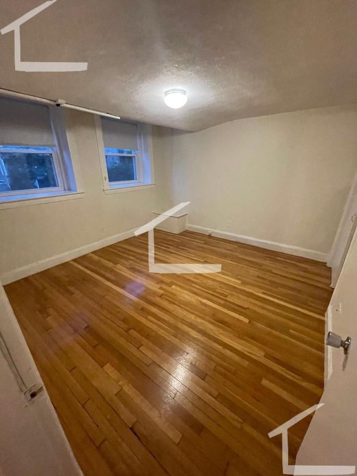 33 Lancaster St - Photo 3 of 15