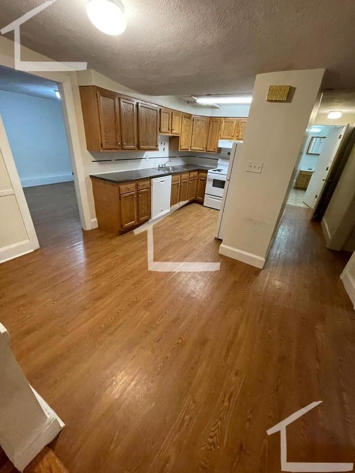 33 Lancaster St - Photo 6 of 15