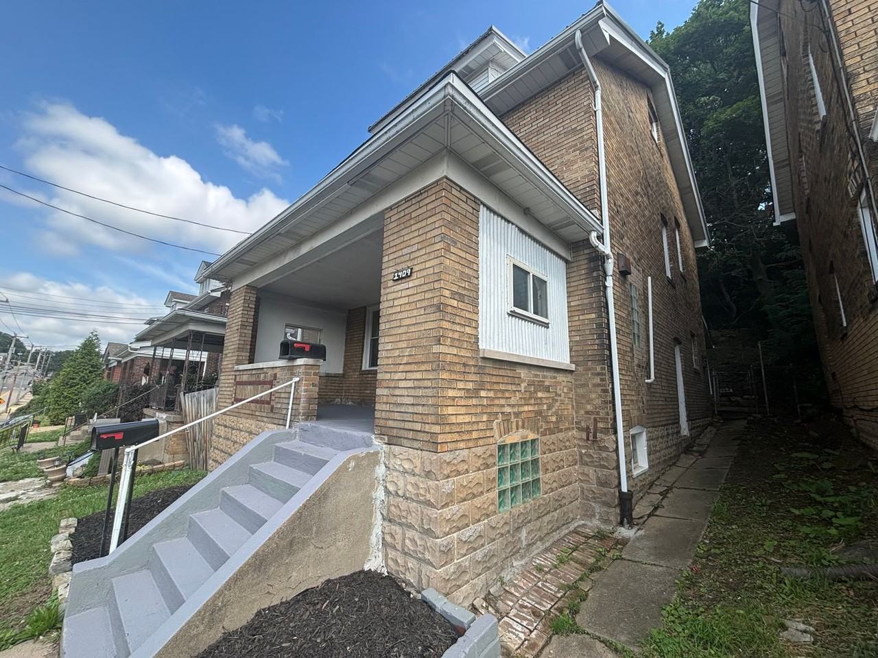 1409 Brookline Blvd - Photo 2 of 28